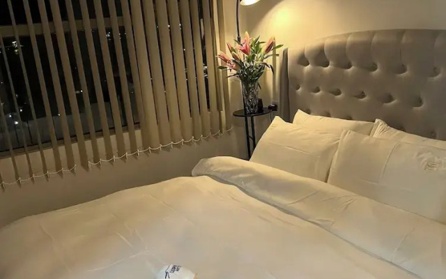 The Sky 89 Panorama D7