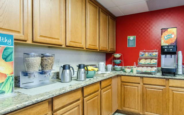 Quality Inn Junction City - Near Fort Riley