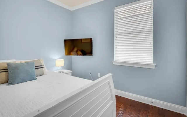 The Bluefin 6 Bedroom Home by RedAwning
