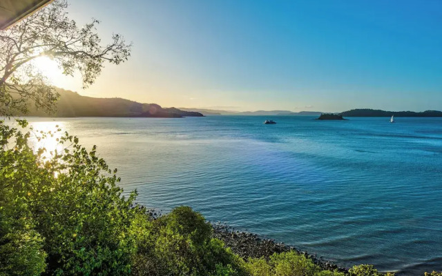 Edge 18 Waterfront Luxury