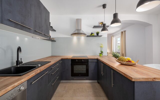 Stunning Home in Perci With Wifi and 5 Bedrooms