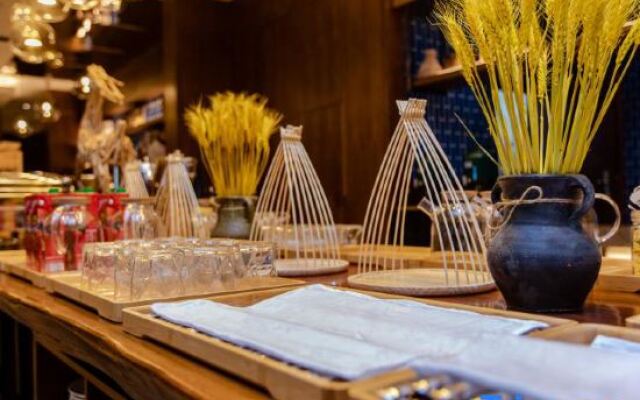 Light Luxury Hotel(Heihe Heilongjiang Riverside)