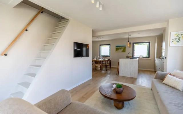 Modern Family Apartment With Balcony and Parking