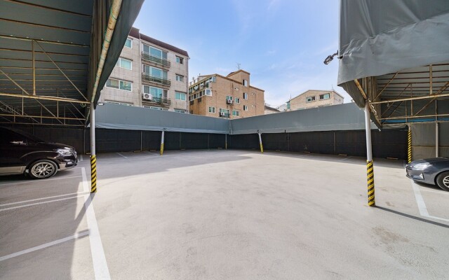 Brown-Dot Hotel Geomdan