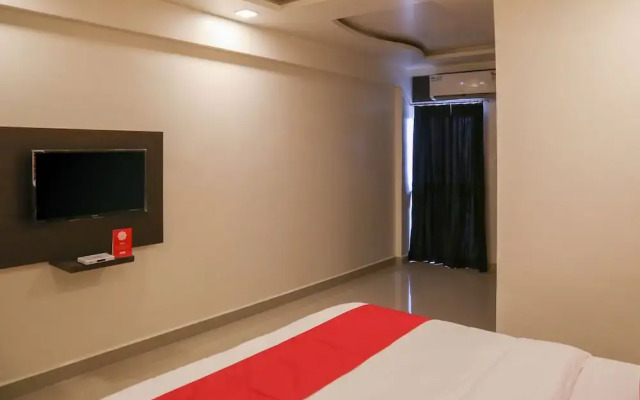 OYO 22066 Hotel Mayur