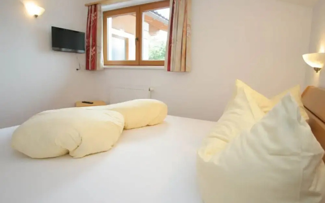 Spacious Apartment in Uderns Near Ski Area