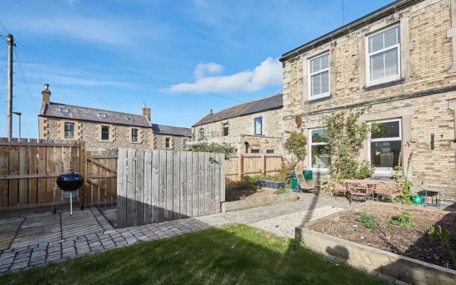 Host Stay Cheviot House