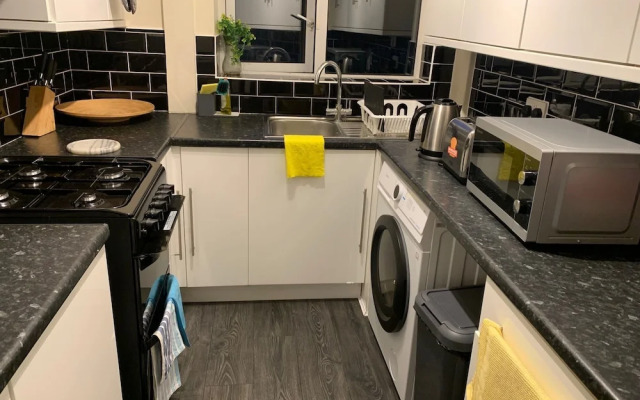 Lovely Contractor/family House London