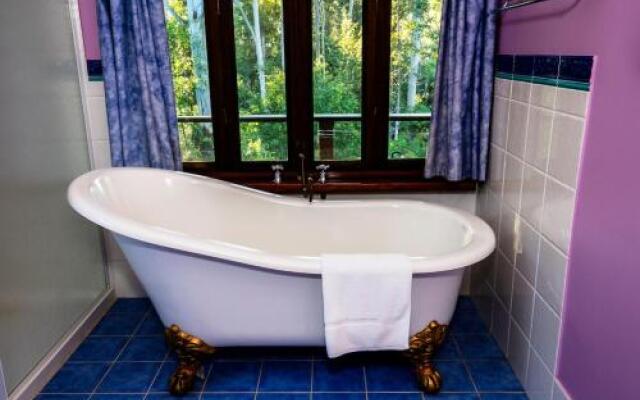 Gypsy Falls Waterfall Retreat