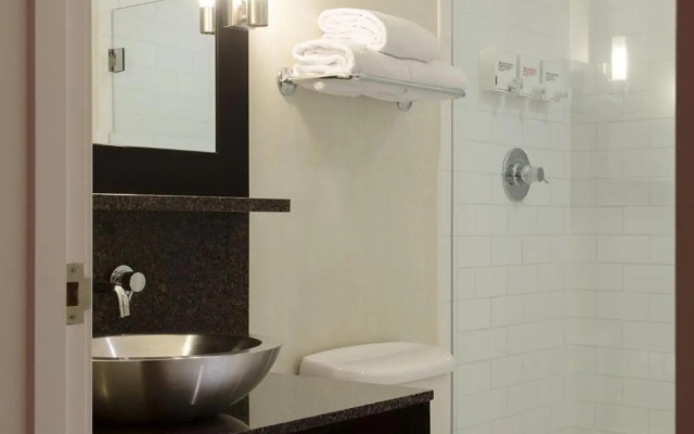 OPUS Hotel Vancouver