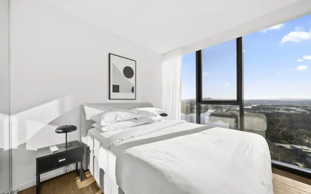 Refined 2-bed With Luxurious Building Amenities