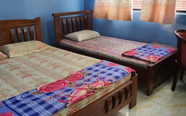 Spot On 89920 Muwaffaq Inn