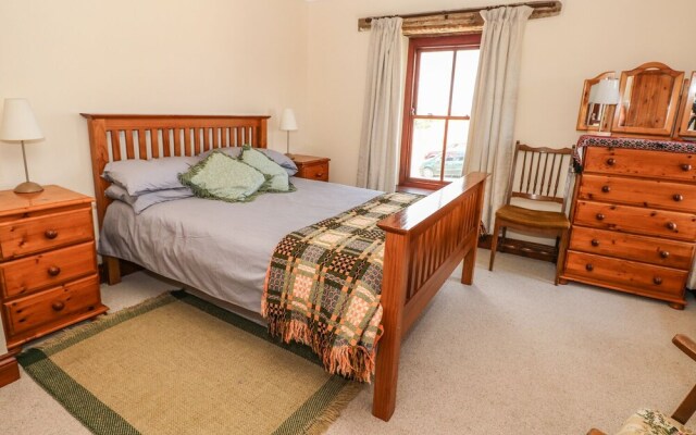 Gwryd Bach Farmhouse