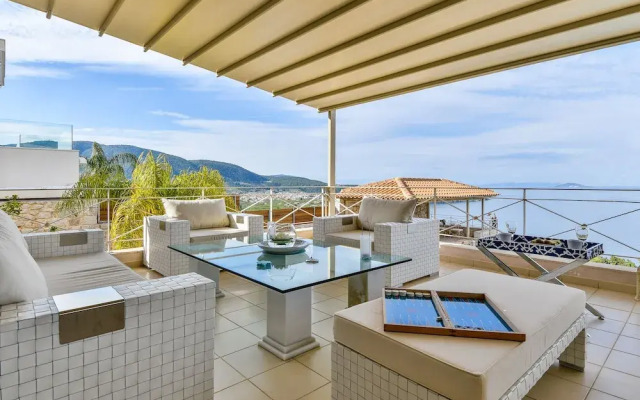 Villa with Striking views over the infinity Pool