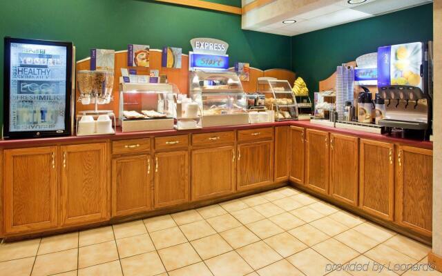 Holiday Inn Express Marshfield by IHG