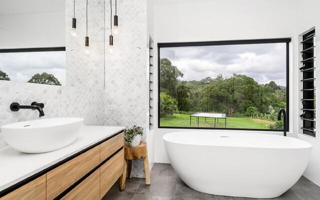 Your Luxury Escape - Scenic Vista