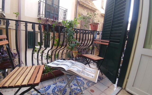 Casa Degli Affreschi a Palazzo Lungarini by Wonderful Italy