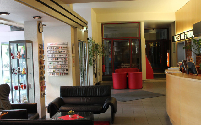 Enjoy Hotel am Studio