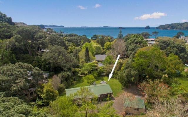 Hosts on the Coast Tui's Feast