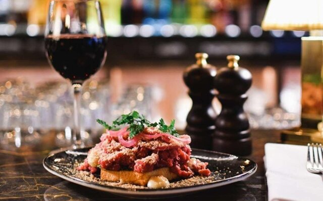 Senate Luxury Suites