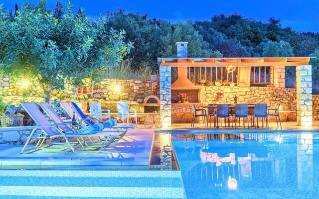 Cretan Lux Villa Heated Pool