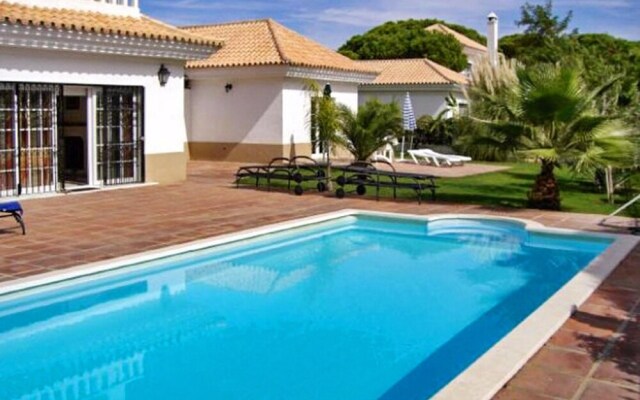 House With one Bedroom in Huelva, Nuevo Portil, With Shared Pool, Enclosed Garden and Wifi Near the Beach