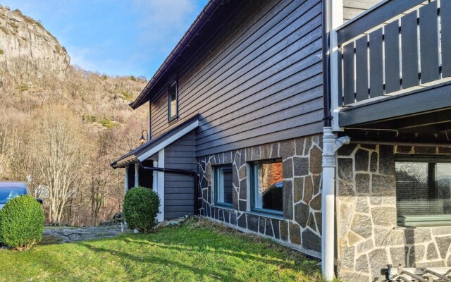 Nice Home in Lyngdal With Wifi and 4 Bedrooms