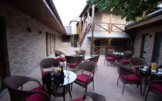 Отель Boutique Living