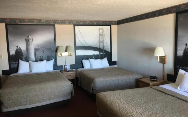 Super 8 Macknaw City/Beachfront Area