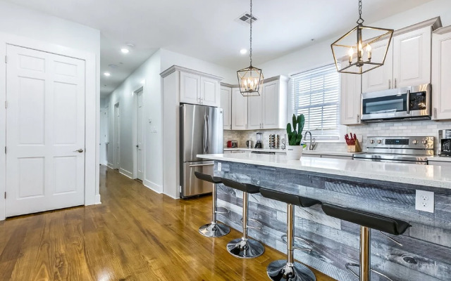 Newly Renovated 4BD Penthouse