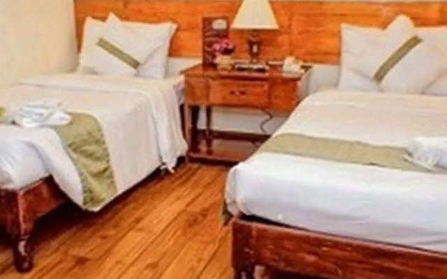 Farmhouse Hotel & Cafe