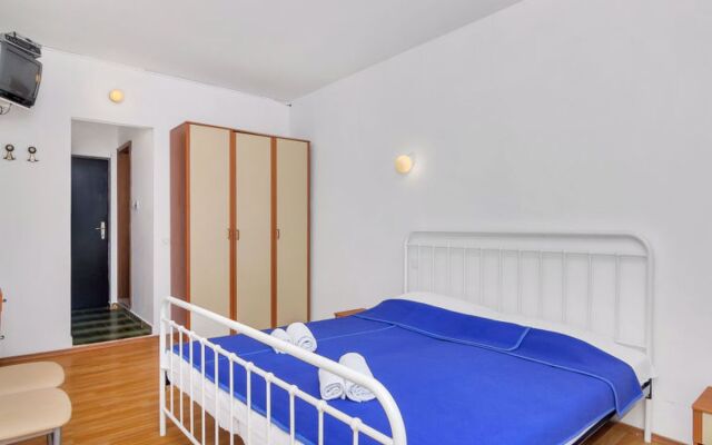 Apartment Cico Hvar/Pokrivenik 8183