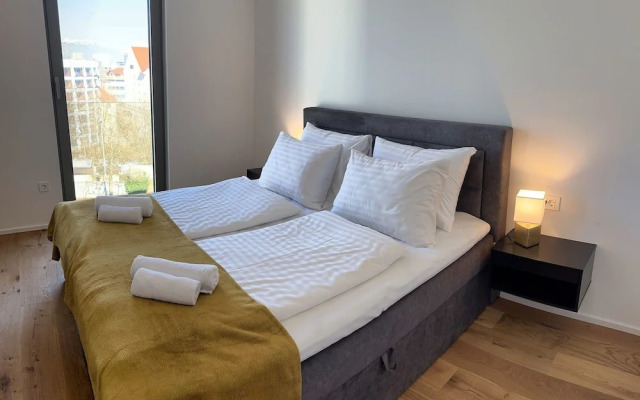 Garden Residence - Premium Downtown Apartment