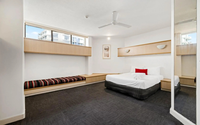 Tiki Hotel Surfers Paradise