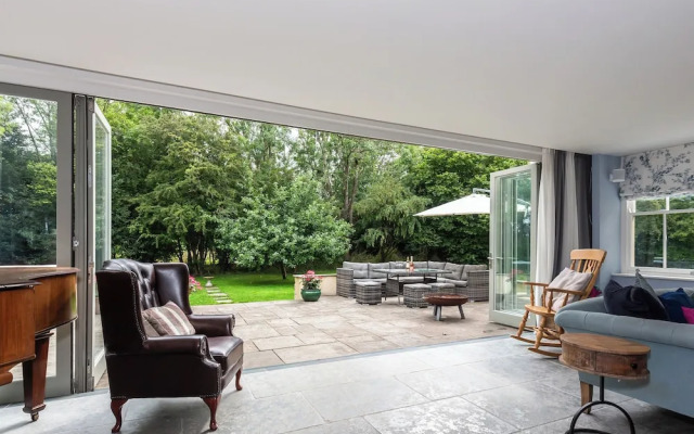 Vallis Oak Villa
