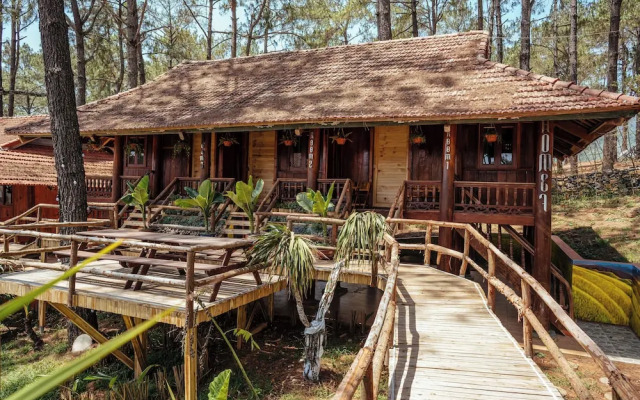 Phoenix Moc Chau Hotel