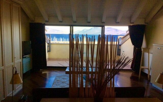 Square loft and lounge lake view