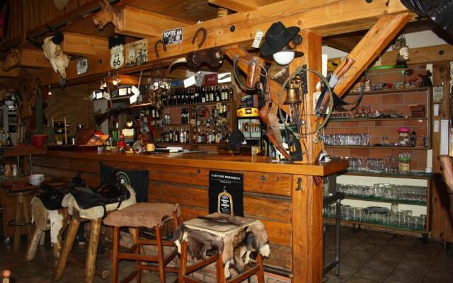 Steak Restaurant Penzion Country Saloon