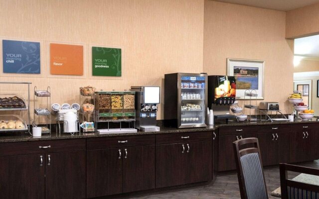 Comfort Suites Chincoteague Island Bayfront Resort