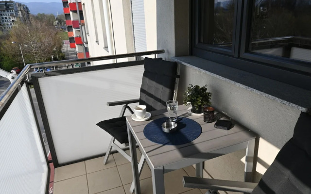 Lola Suite, One Bedroom Place With Free Parking