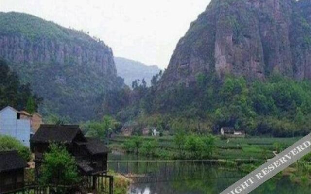 Xinchang Yunqi Small Building House