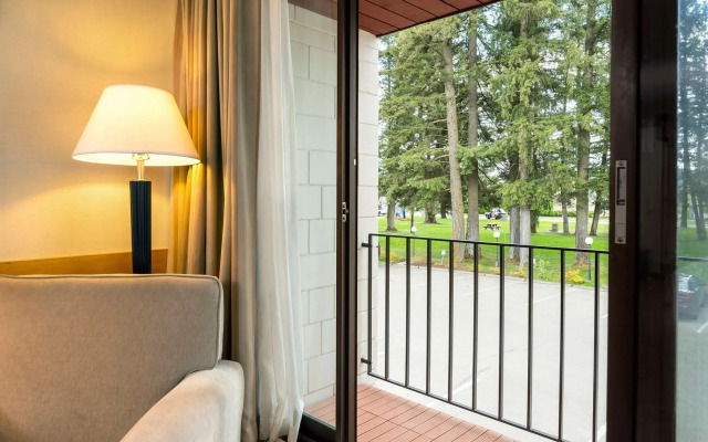 Prestige Riverside Lodge
