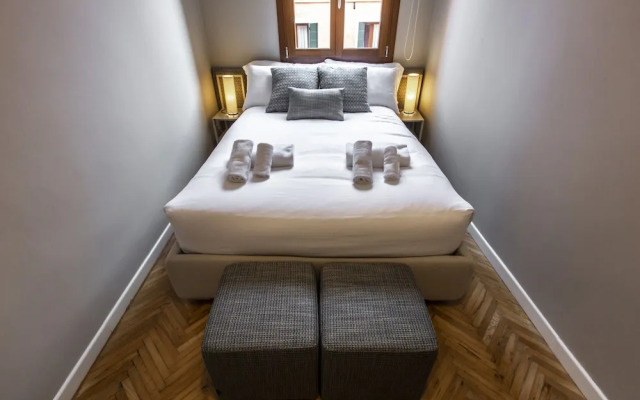 Charming Apartment on the Grand Canal