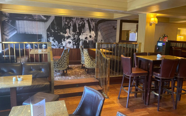 Lawlors Hotel
