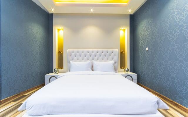 City Nights - 2B Burj Al Nujoom Tower