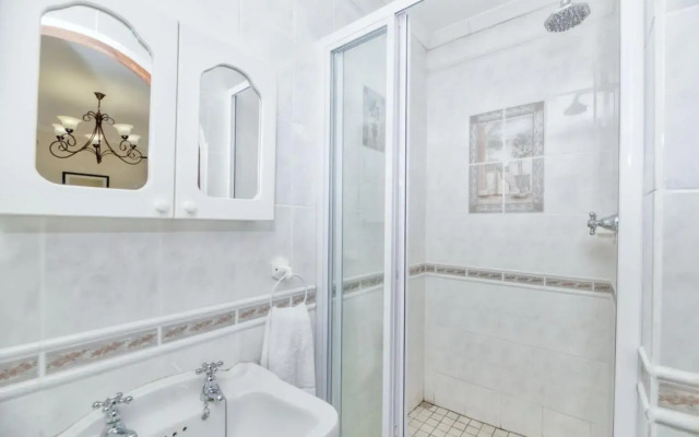 Casa Balena - Gansbaai seafront accommodation, back-up power