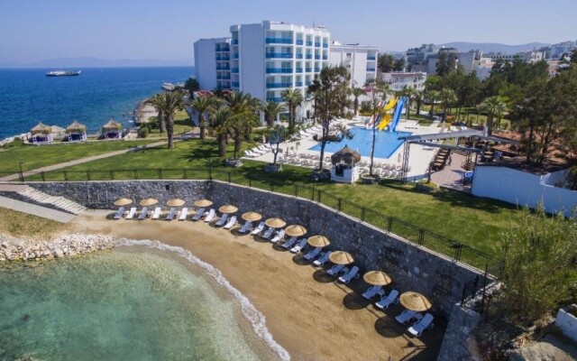 Le Bleu Hotel & Resort