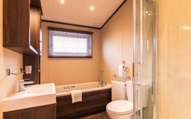 Lakeside Gem with Hot Tub