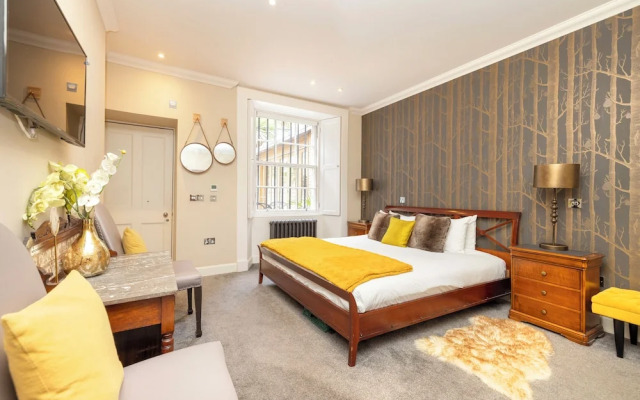 JOIVY Ultra Luxe 3BR home near Princes St