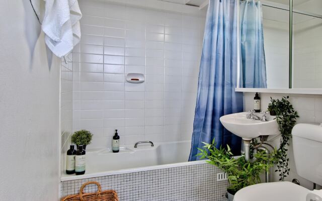 1 Bedroom Surfer’s View with Parking in Manly